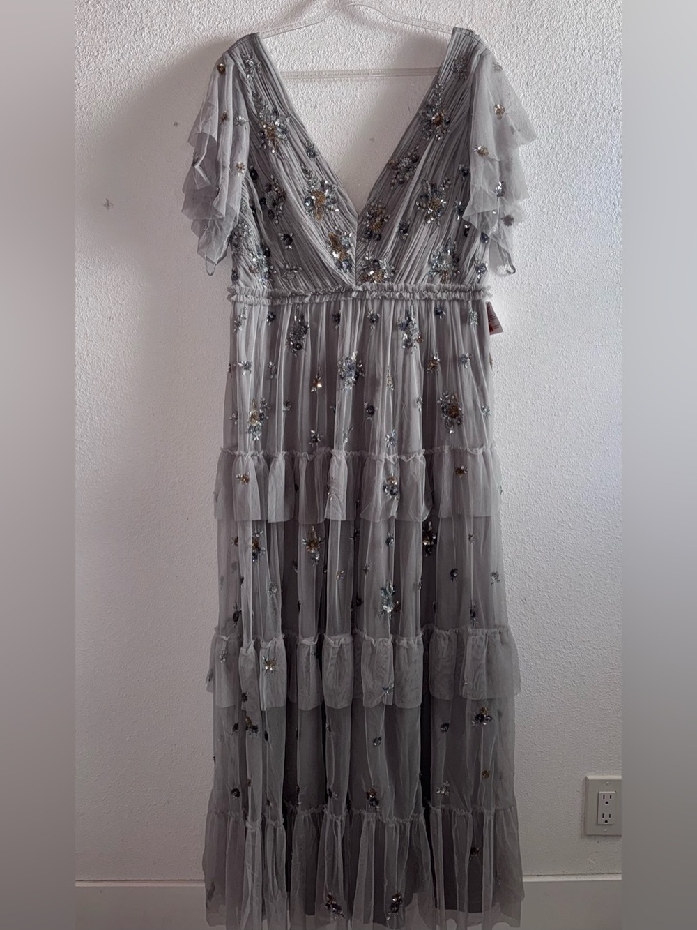 NEW MAC DUGGAL
Gray Ruffle Tiered Embellished Flutter Sleeve Gown Sz: 14 #9068 - Picture 6 of 10